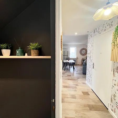 Apartment Le Nid De L'aigle, Jolie T3 A 10 Min Du Parc Beaumont Saint-Cyr